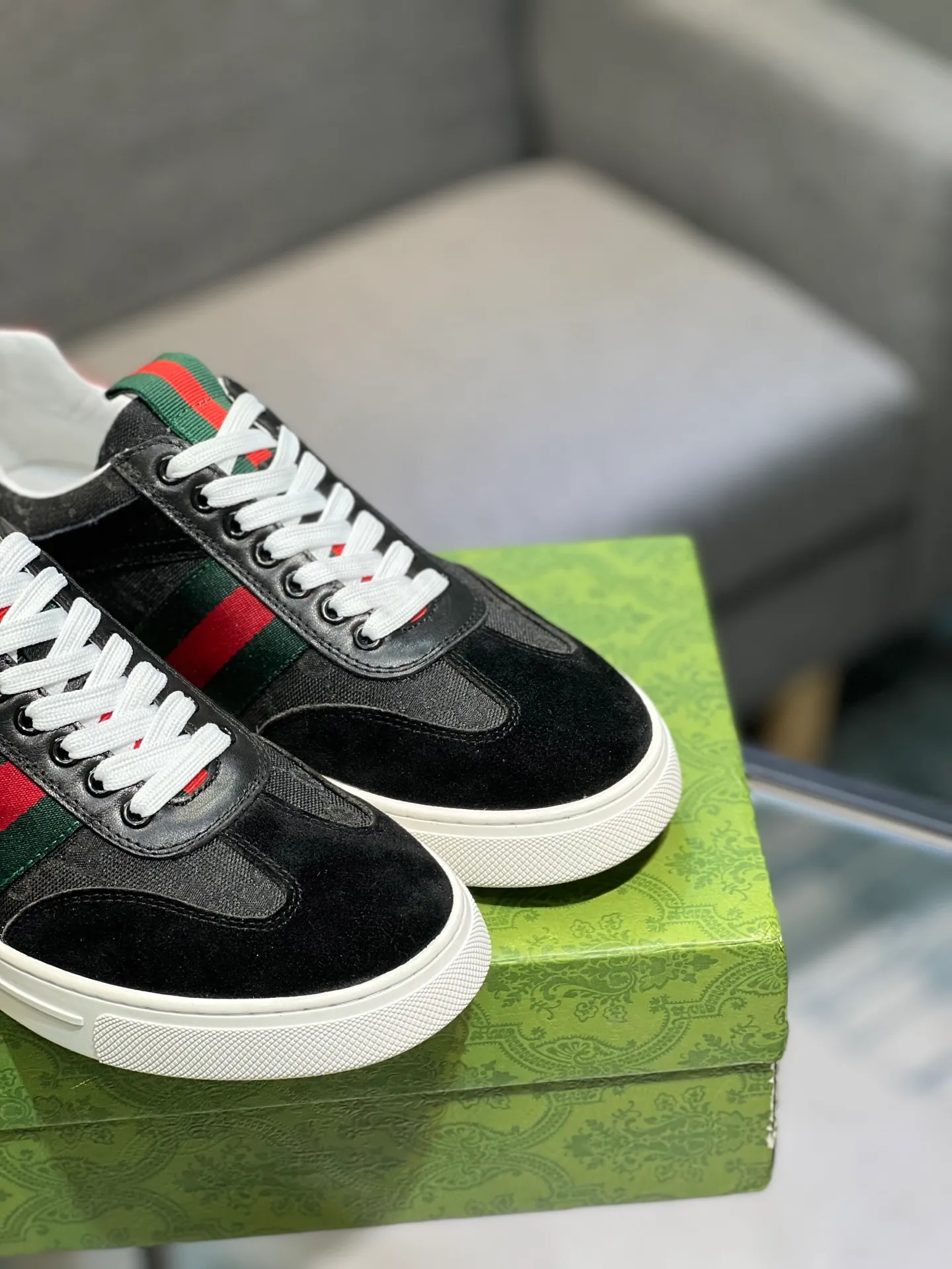 Men's Men's Shoes 💰440 Gucci Gucci's latest trendy shoes and casual shoes are popular in physical stores, new spring and summer comfortable imported custom original cowhide, unique jacquard fabric element design. With sheepskin lining, original bottom, 💪 details determine quality, you can enter and leave the counter at will, welcome to compare🇮🇹, code number 38-44 (45 customized)